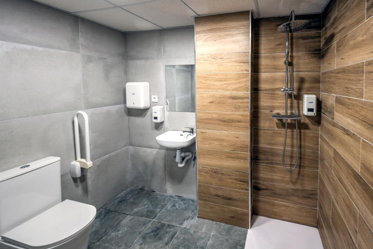Som Hostel By The Venue Valencia Ngoại thất bức ảnh